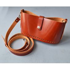 Основа для сумочки с застёжкой и регулируемым ремнём, размер 25х10 см, цвет коньяк глянцевый 